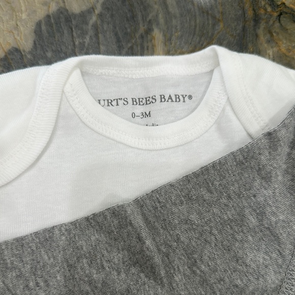 Burt’s Bees Cozy White and Gray Footie 4 piece set - Picture 4 of 8